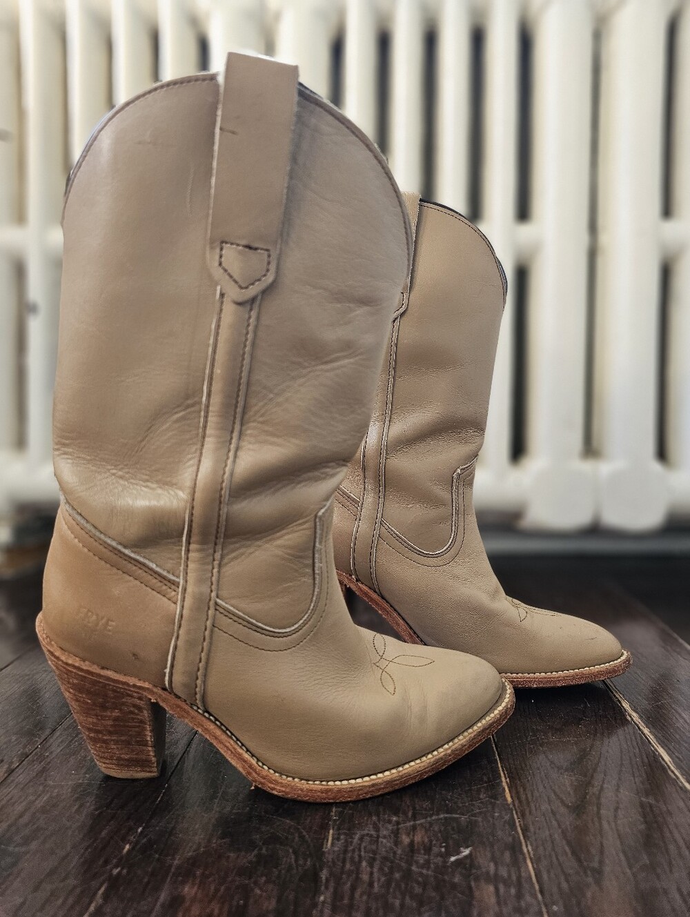 Vintage Frye 7898 Western Boots Size 6B Made in USA Tan Leather High Heel - Picture 5 of 12